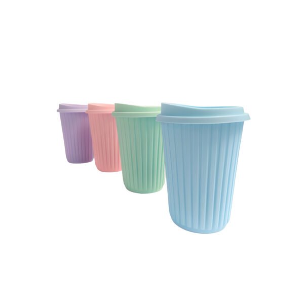 Vaso plástico rayado con tapa