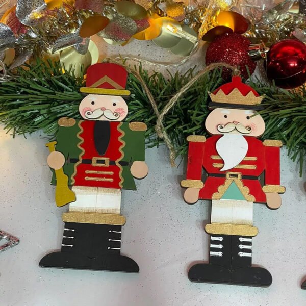 Cascanueces de madera para colgar 15cm varios modelos