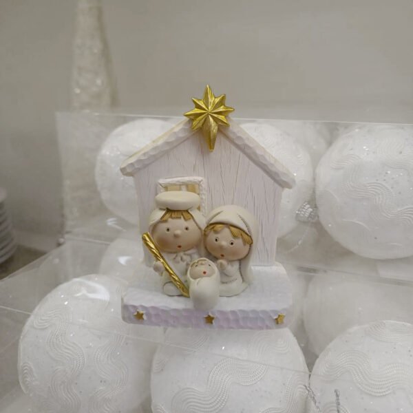 Adorno navideño Sagrada Familia con portal de resina 7x10cm