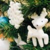 Set de 49 adornos metalizados blancos y celestes