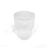 vaso vidrio rayado bajo con fondo blanco