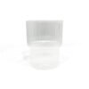 Vaso vidrio rayado con base pequeña con fondo blanco