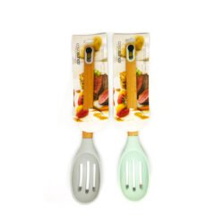 dos cucharas caladas de silicona color pastel para cocina con mango color madera sobre fondo blanco