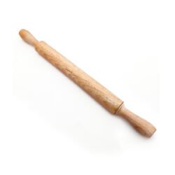 Palo de amasar de madera con medidas incluidas sobre fondo blanco 50cm