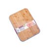 tabla de cocina rectangular de bambú para picar con borde esmaltado 38x28cm sobre fondo blanco
