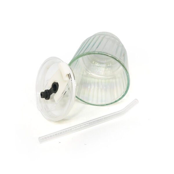 Vaso de vidrio tornasolado rayas con tapa y sorbete 420ml