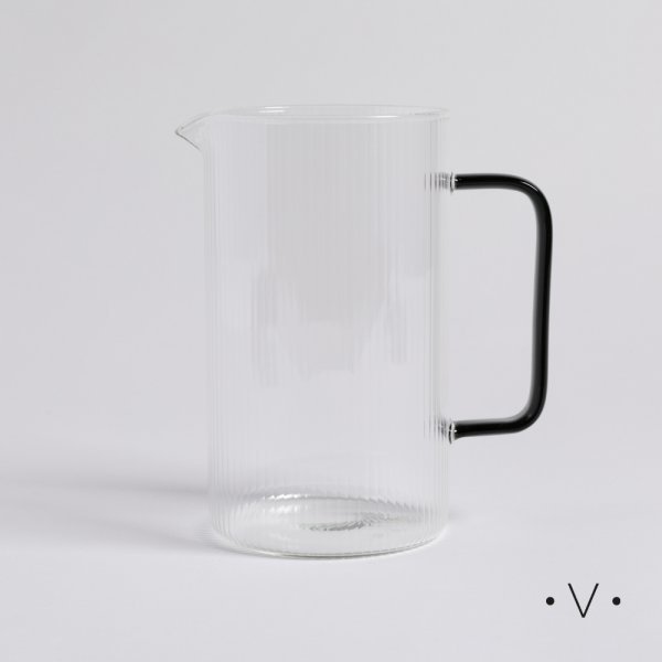 Jarra de Borosilicato con mango negro 1160 ML