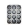 molde para 12 muffins silicona color gris con fondo blanco