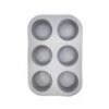 molde de silicona para 6 muffins color gris con fondo blanco