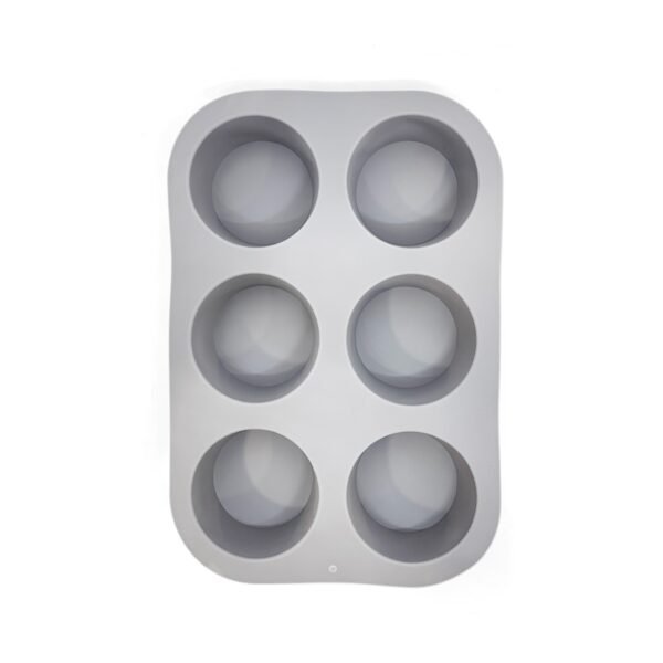 molde de silicona para 6 muffins color gris con fondo blanco