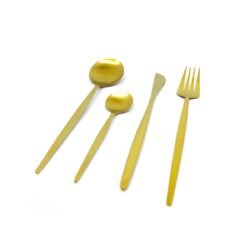 set x16 cubiertos dorados con fondo blanco
