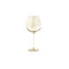 copa de vino color champagne sobre fondo blanco