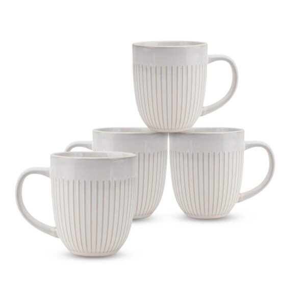 taza lineas beige con fondo blanco