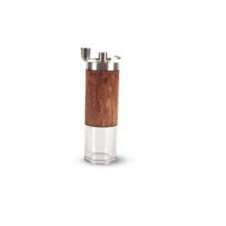 molinillo simil madera con fondo blanco