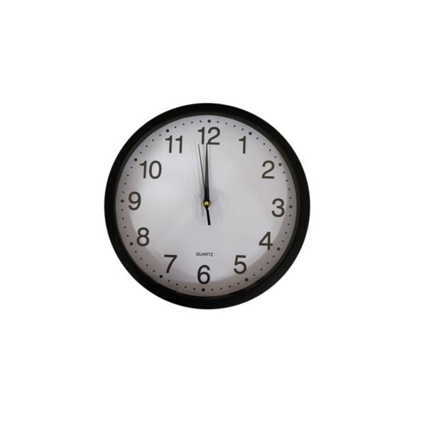 reloj redondo negro con fondo blanco