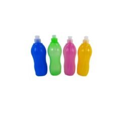 botella plastica deportiva con pico con fondo blanco