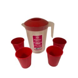 jarra plastica 4 vasos con fondo blanco