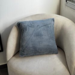 almohadon pelo corto gris